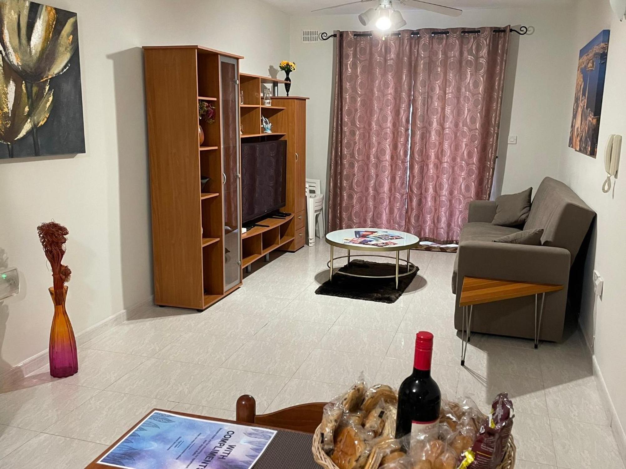 Regent Court - 3 Bedroom Apartment Within Walking Distance From Seafront St. Paul's Bay Dış mekan fotoğraf